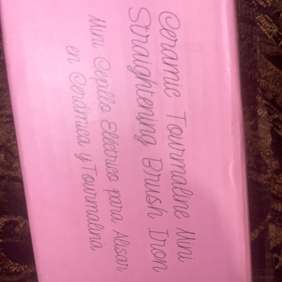 Plugged in straightening brush/brand new - Picture 5 of 5